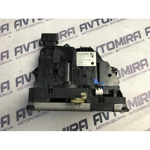 Замок дверной левый Fiat Punto 3 2005-2018 51858836